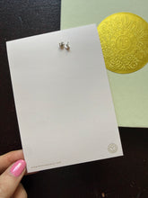 Treasure Card - Sir Thorny Weaver - Pearl Earrings