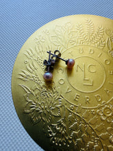 Treasure Card - Sir Thorny Weaver - Pearl Earrings