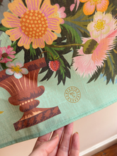 Regent Vase - Wallhanging
